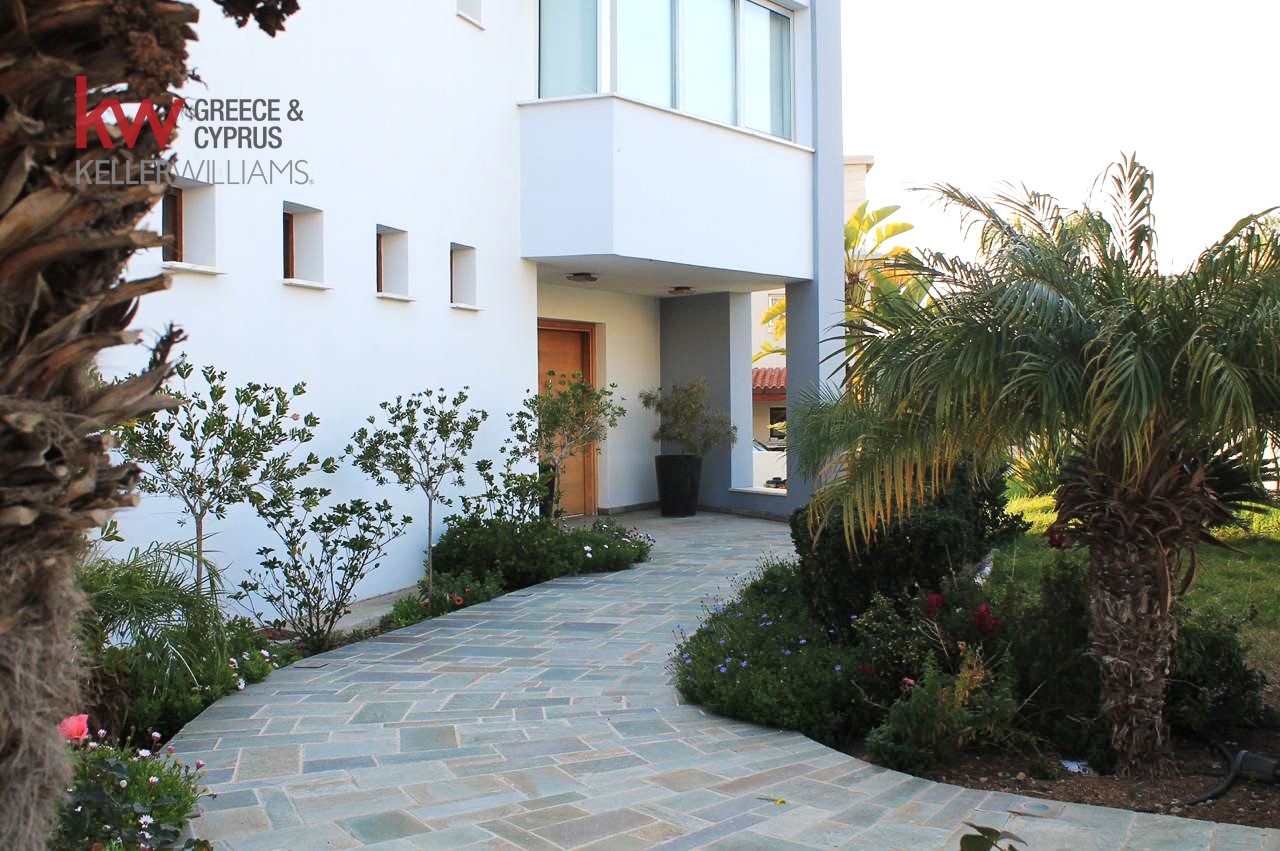 5 bedrooms Villa in Paphos, Cyprus No. 60707
