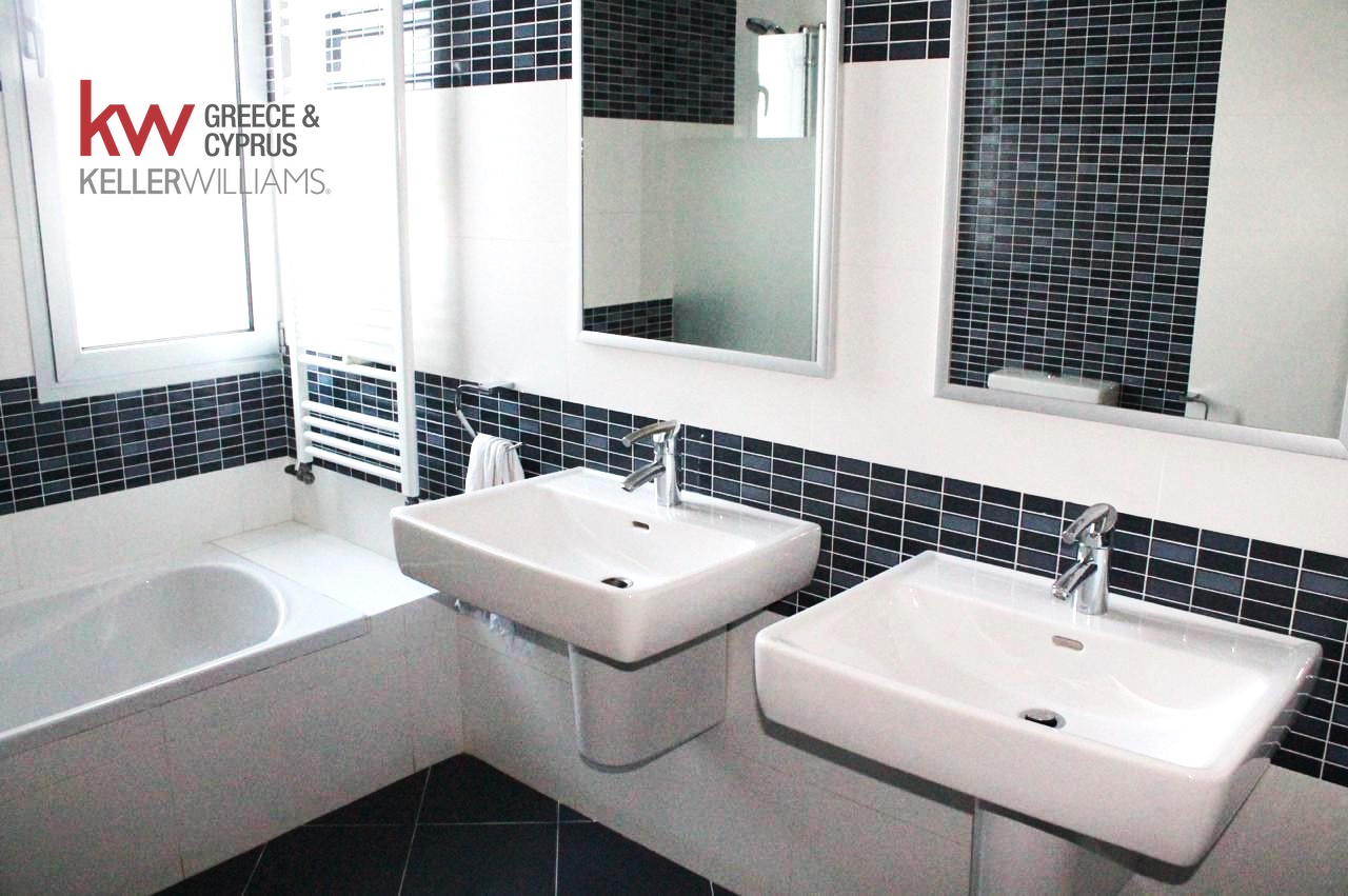 5 bedrooms Villa in Paphos, Cyprus No. 60707