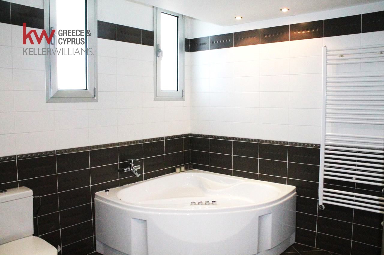 5 bedrooms Villa in Paphos, Cyprus No. 60707