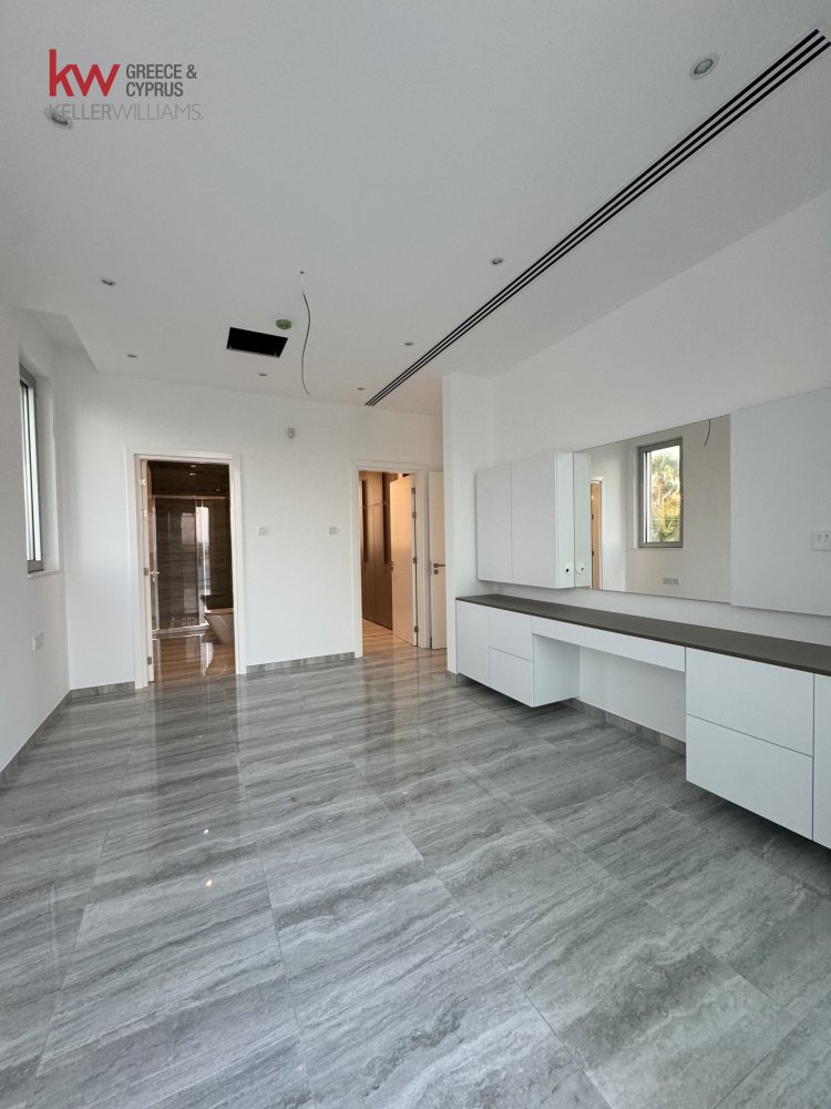 5 bedrooms Villa in Paralimni, Ammochostos, Cyprus No. 40629