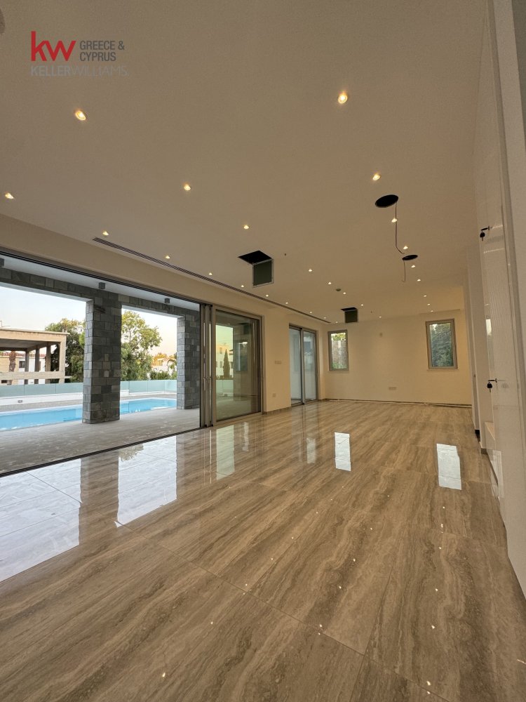 5 bedrooms Villa in Paralimni, Ammochostos, Cyprus No. 40629