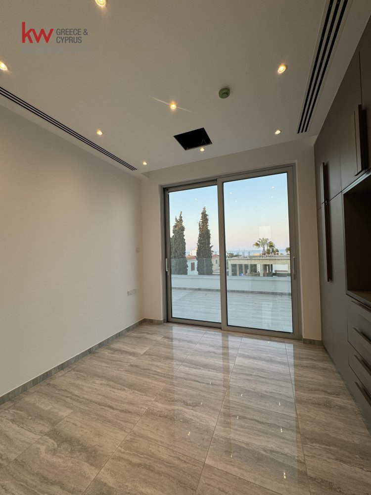 5 bedrooms Villa in Paralimni, Ammochostos, Cyprus No. 40629