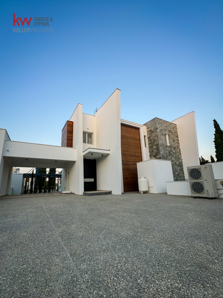 5 bedrooms Villa in Paralimni, Ammochostos, Cyprus No. 40629