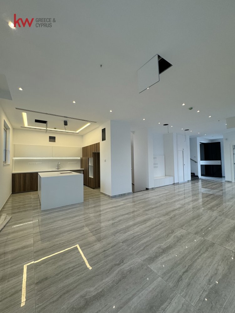 5 bedrooms Villa in Paralimni, Ammochostos, Cyprus No. 40629