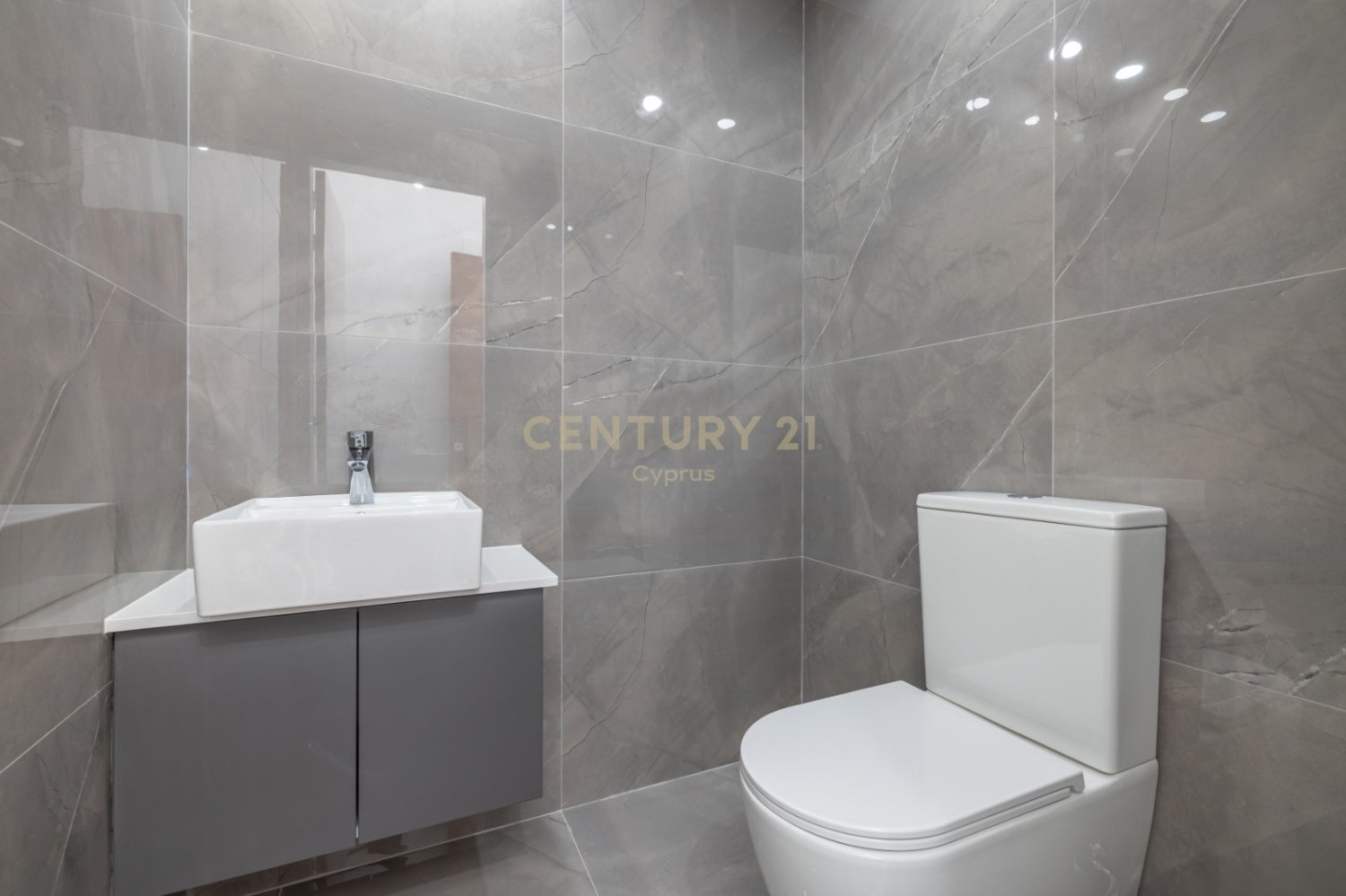 2 bedrooms Apartment in Limassol, Cyprus No. 35502