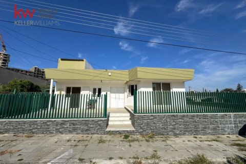 Вилла с 3 спальнями в Ларнака, Кипр № 52146