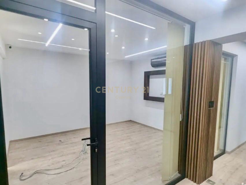 135m2 Office in Agios Georgios, Limassol, Cyprus No. 58874