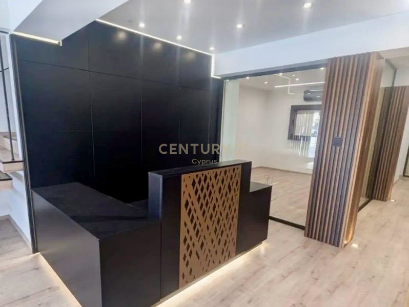 135m2 Office in Agios Georgios, Limassol, Cyprus No. 58874