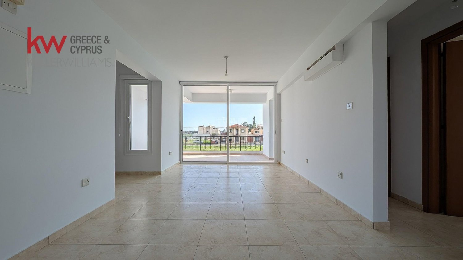 307m2 Building in Kiti, Larnaka, Cyprus No. 50664