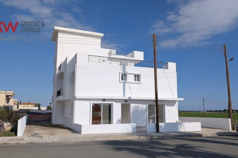 307m2 Building in Kiti, Larnaka, Cyprus No. 50664