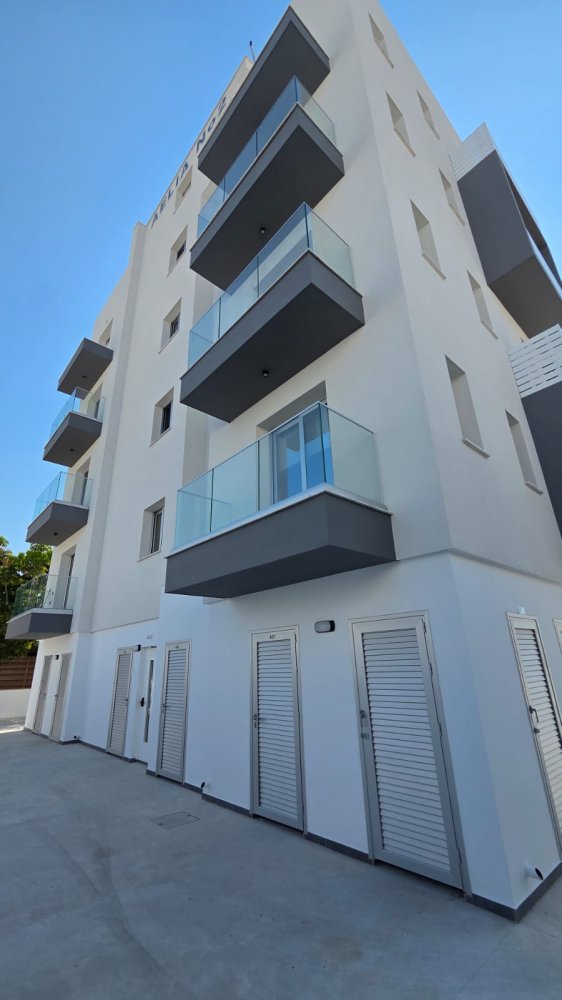 2 bedrooms Apartment in Larnaca, Larnaka, Cyprus No. 39857