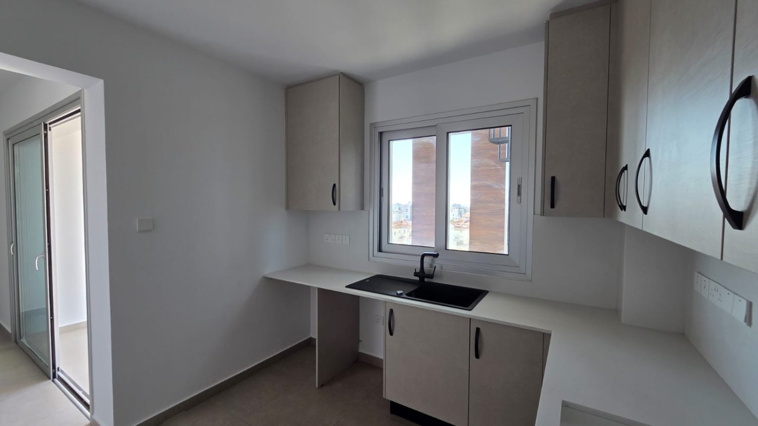 2 bedrooms Apartment in Larnaca, Larnaka, Cyprus No. 39857