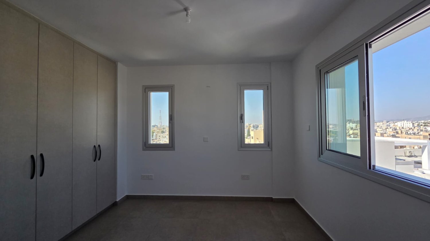 2 bedrooms Apartment in Larnaca, Larnaka, Cyprus No. 39857