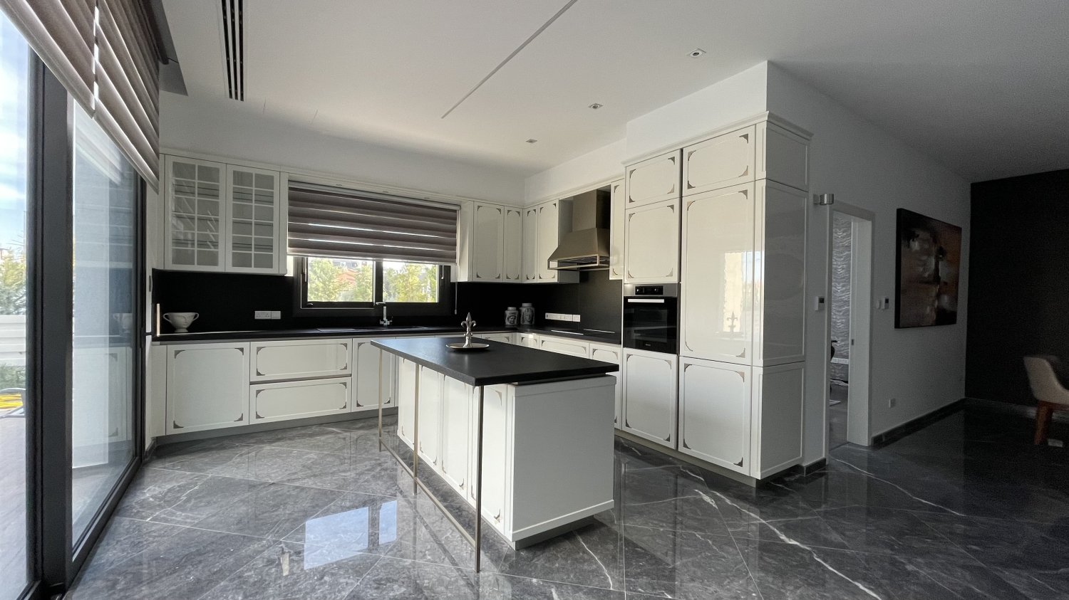 5 bedrooms Villa in Limassol, Cyprus No. 63926