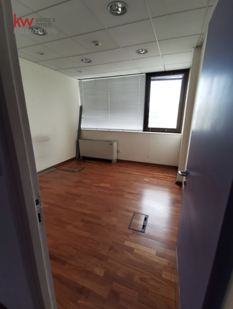 1580m2 Bureau à Strovolos, Nicosia, Chypre No. 51454