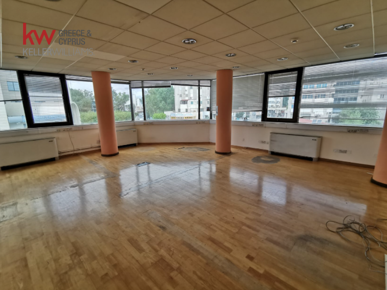 1580m2 Bureau à Strovolos, Nicosia, Chypre No. 51454