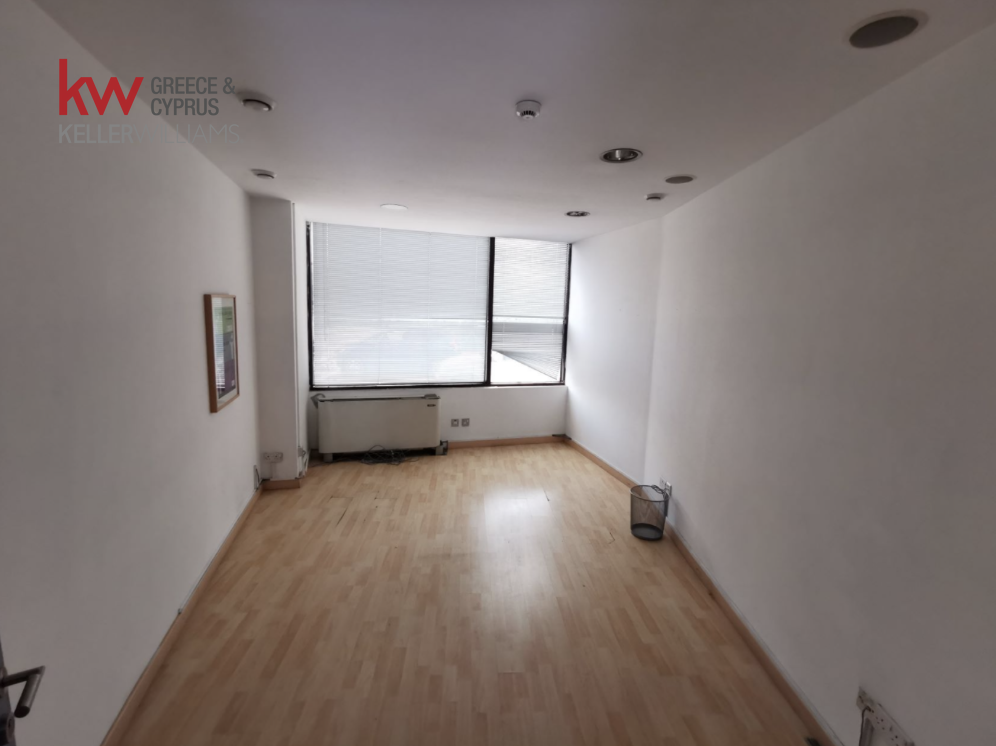 1580m2 Bureau à Strovolos, Nicosia, Chypre No. 51454