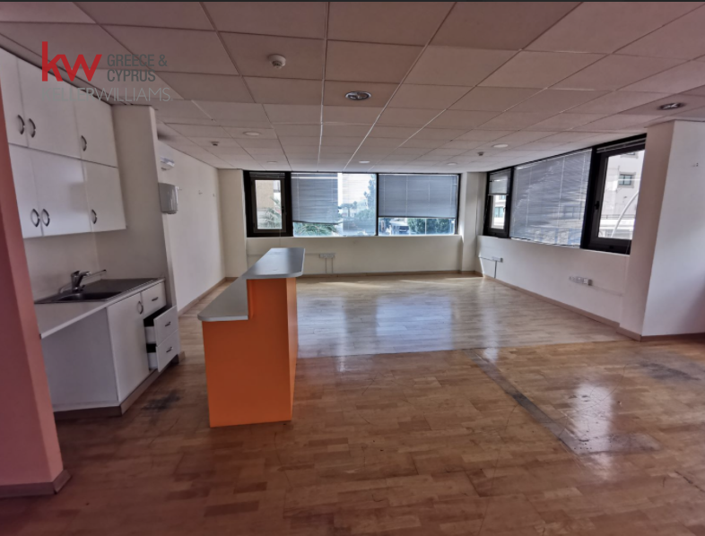 1580m2 Bureau à Strovolos, Nicosia, Chypre No. 51454