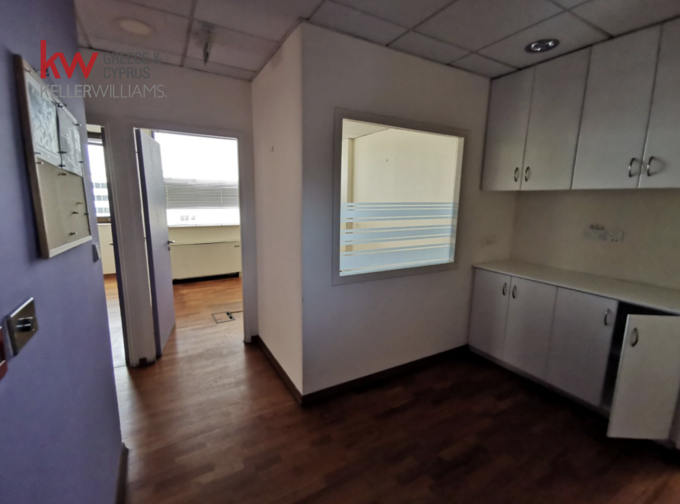 1580m2 Bureau à Strovolos, Nicosia, Chypre No. 51454