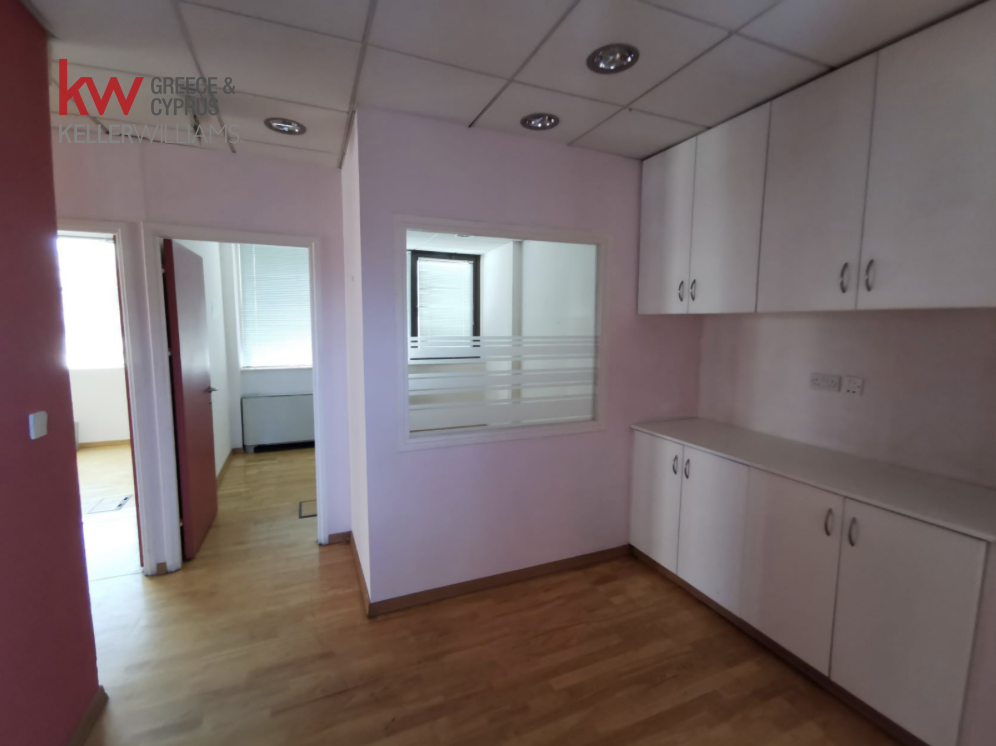 1580m2 Bureau à Strovolos, Nicosia, Chypre No. 51454