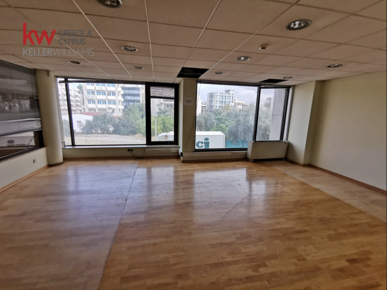 1580m2 Bureau à Strovolos, Nicosia, Chypre No. 51454