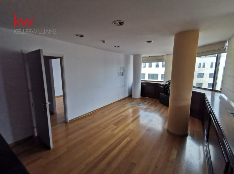1580m2 Bureau à Strovolos, Nicosia, Chypre No. 51454