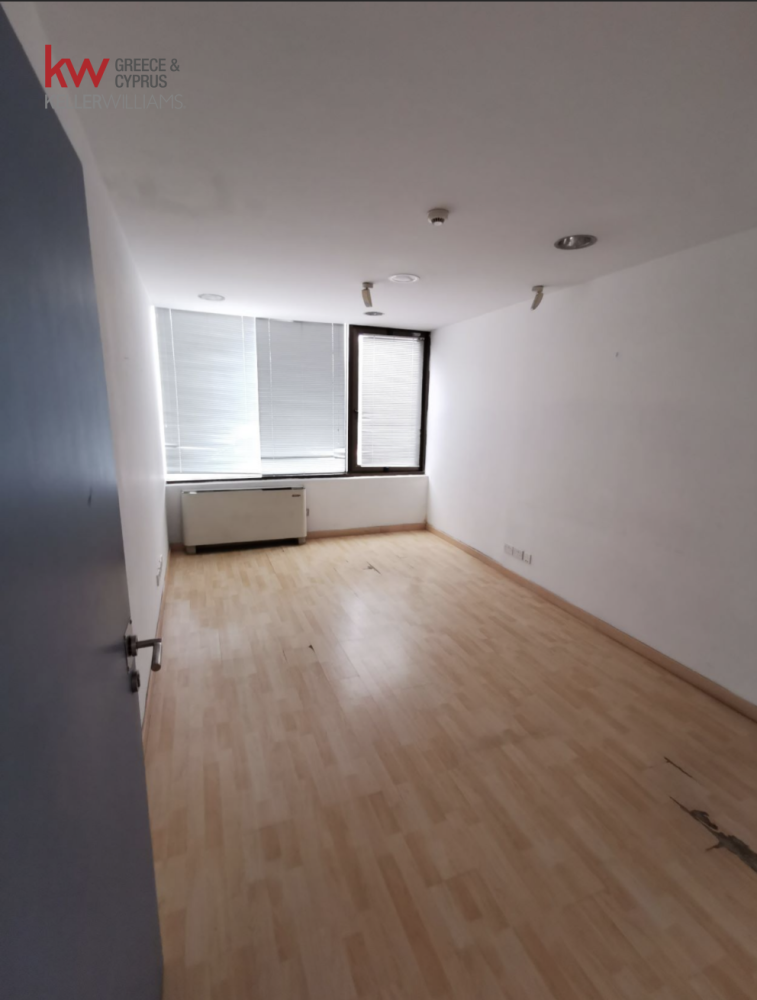 1580m2 Bureau à Strovolos, Nicosia, Chypre No. 51454