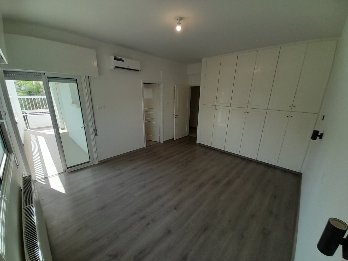 Квартира с 4 спальнями в Никосия, Кипр № 60930