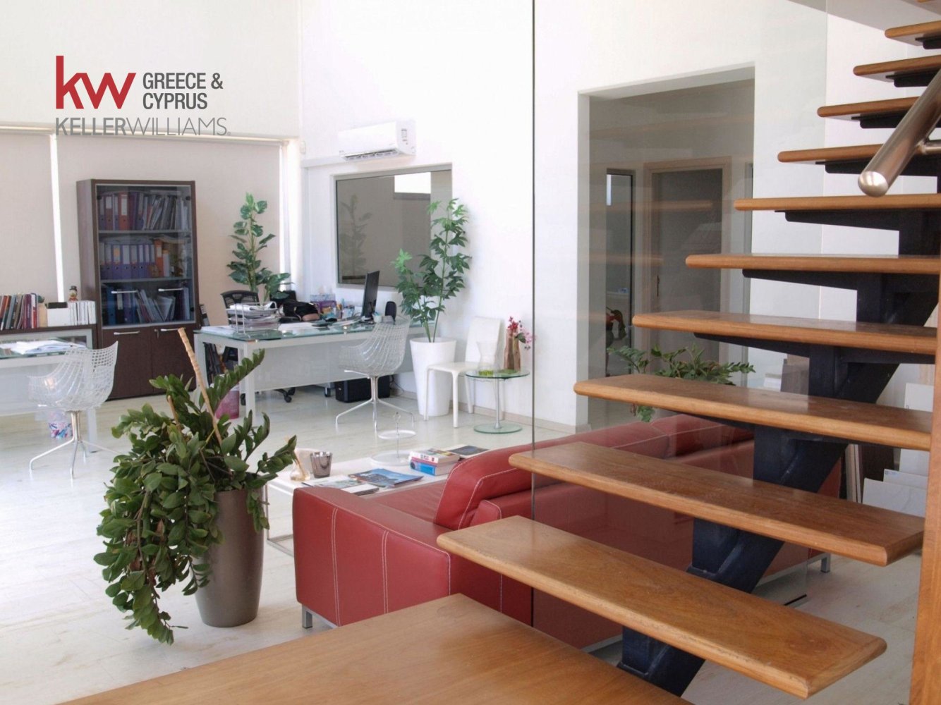1570m2 Bureau à Kato Polemidia, Limassol, Chypre No. 61153