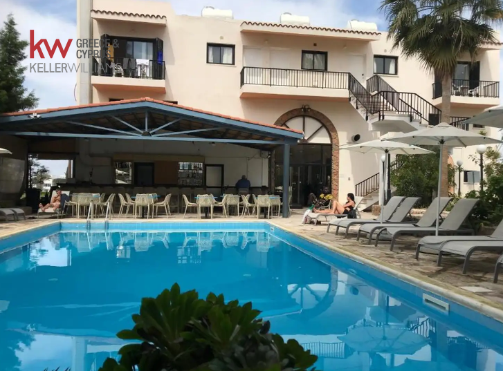 Отель, гостиница 2500м2 в Пафос, Кипр № 60901