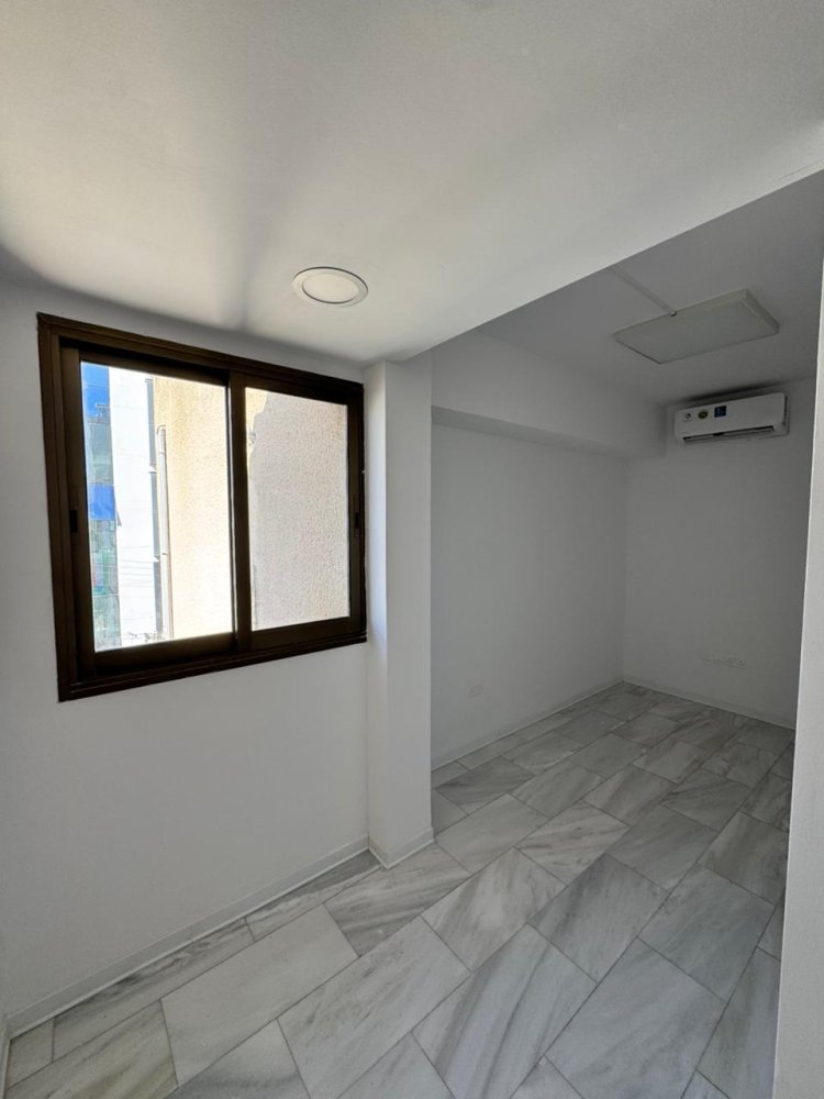 10 rooms Commercial property in Limassol, Cyprus No. 60932