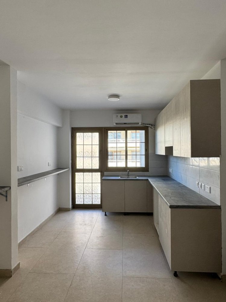 10 rooms Commercial property in Limassol, Cyprus No. 60932
