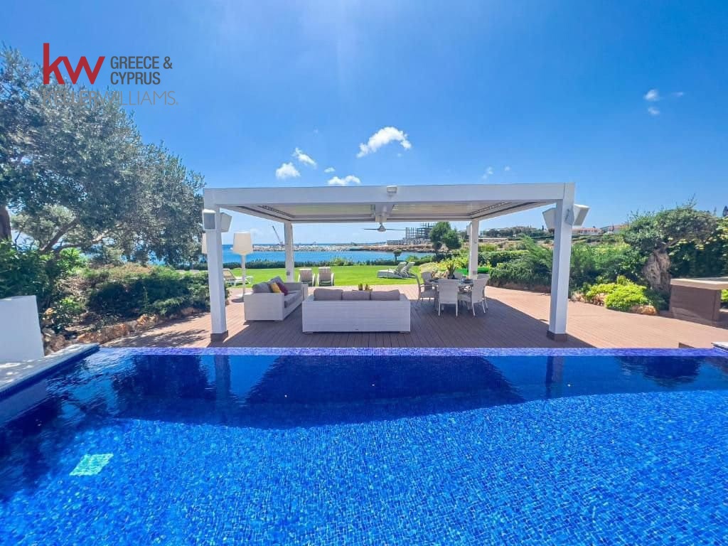 4 bedrooms Villa in Paralimni, Ammochostos, Cyprus No. 40267