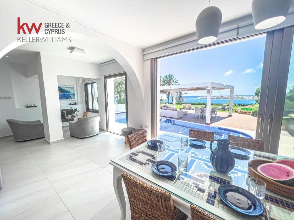 4 bedrooms Villa in Paralimni, Ammochostos, Cyprus No. 40267