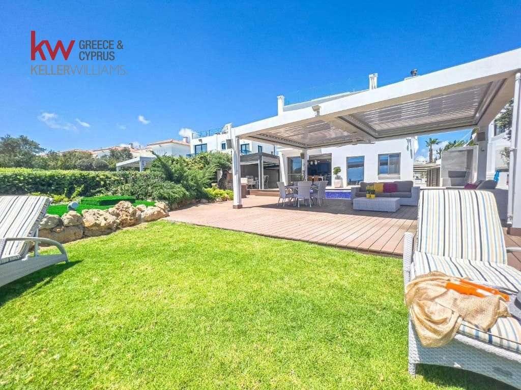 4 bedrooms Villa in Paralimni, Ammochostos, Cyprus No. 40267