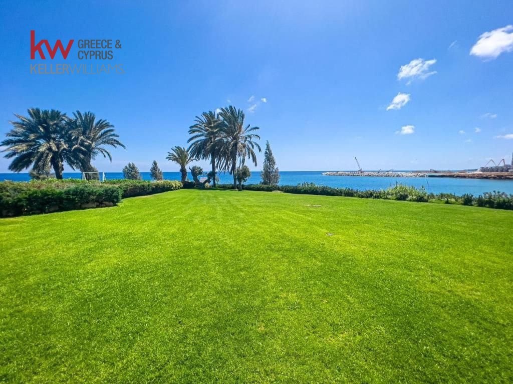 4 bedrooms Villa in Paralimni, Ammochostos, Cyprus No. 40267