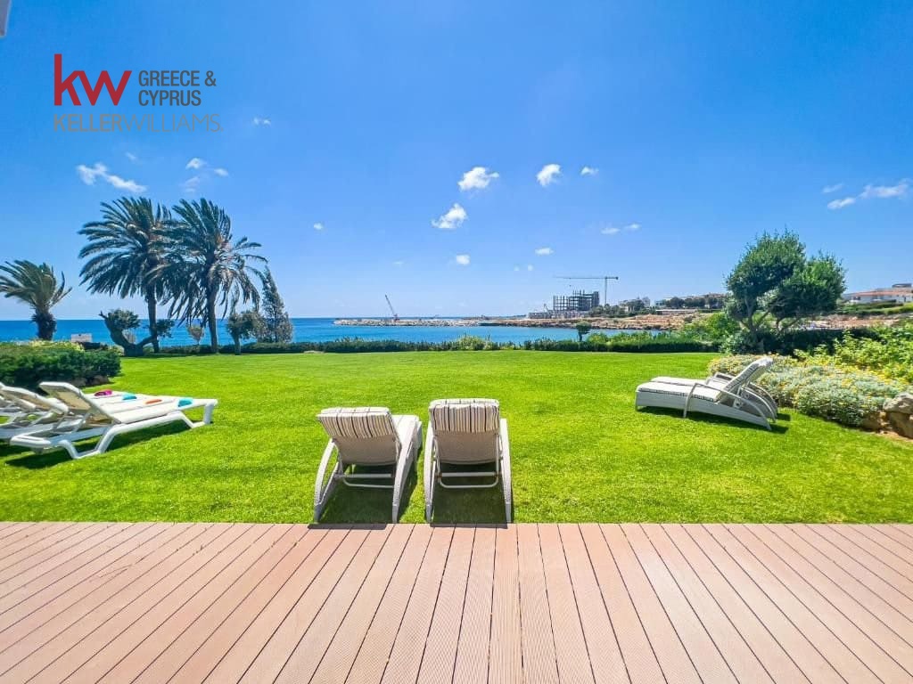 4 bedrooms Villa in Paralimni, Ammochostos, Cyprus No. 40267