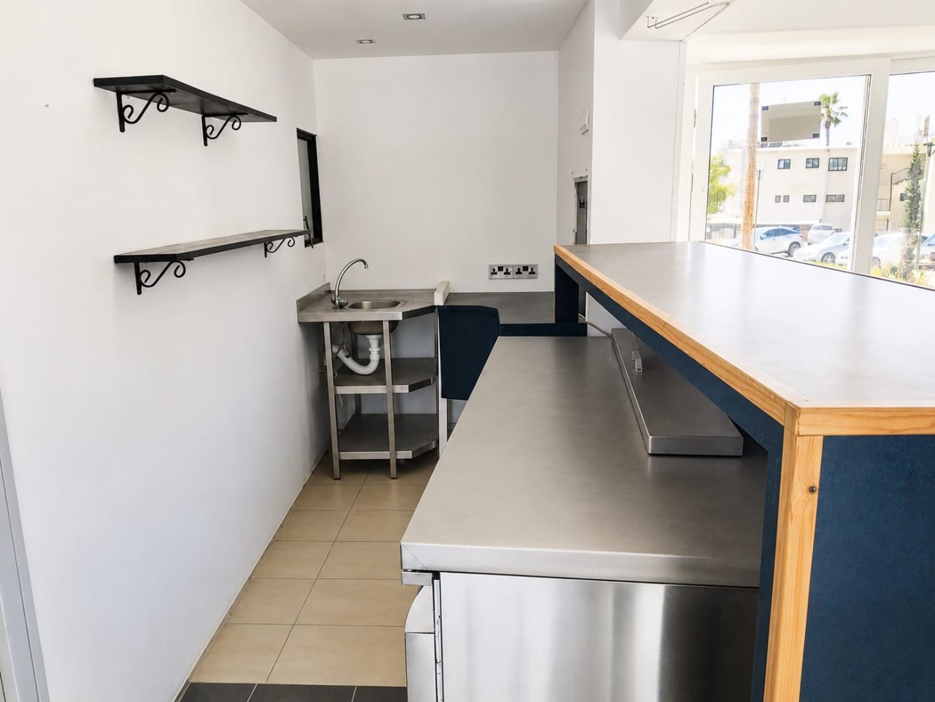 150m2 Local comercial en Kato Paphos, Paphos, Chipre No. 60880