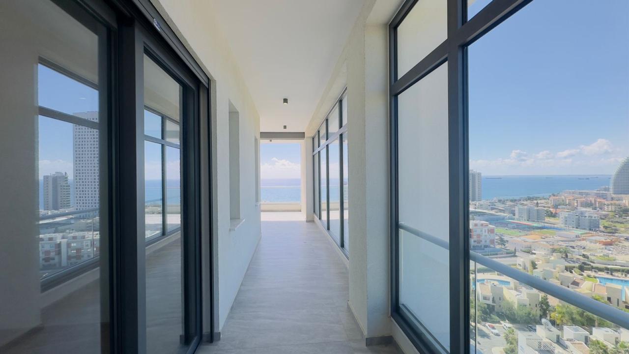 3 bedrooms Apartment in Mouttagiaka, Limassol, Cyprus No. 62155