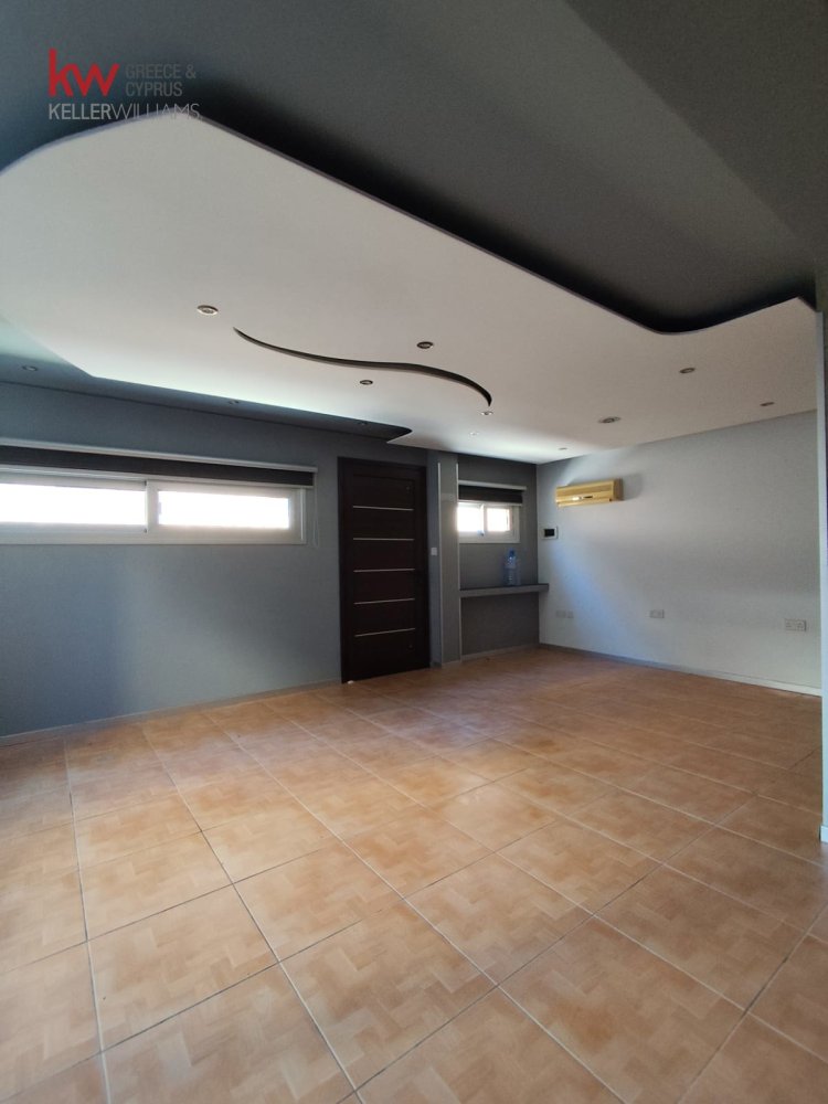 5 bedrooms Villa in Latsia, Nicosia, Cyprus No. 40574