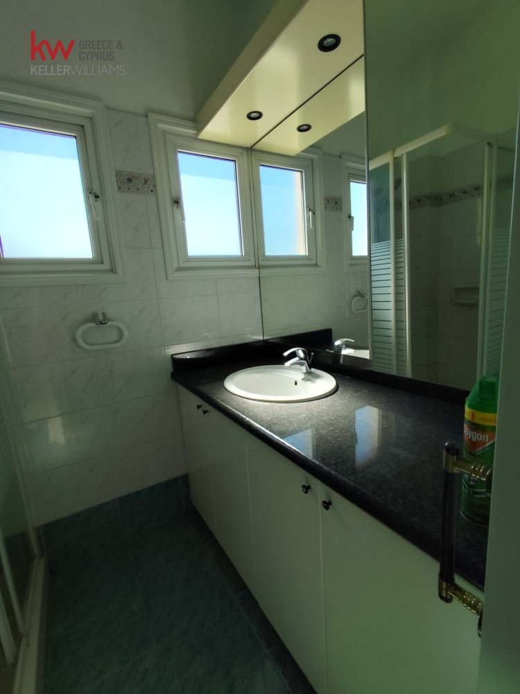 5 bedrooms Villa in Latsia, Nicosia, Cyprus No. 40574