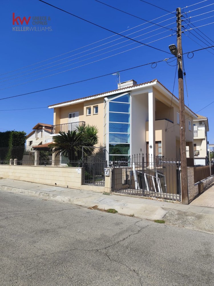 5 bedrooms Villa in Latsia, Nicosia, Cyprus No. 40574
