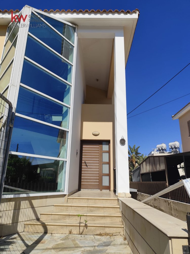 5 bedrooms Villa in Latsia, Nicosia, Cyprus No. 40574