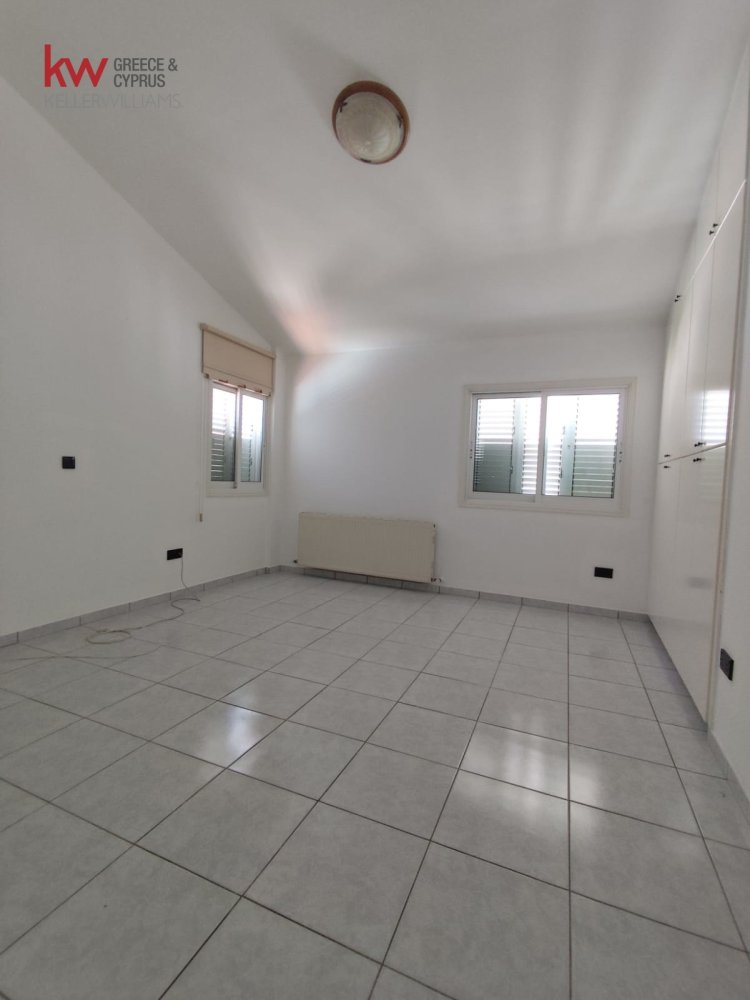 5 bedrooms Villa in Latsia, Nicosia, Cyprus No. 40574