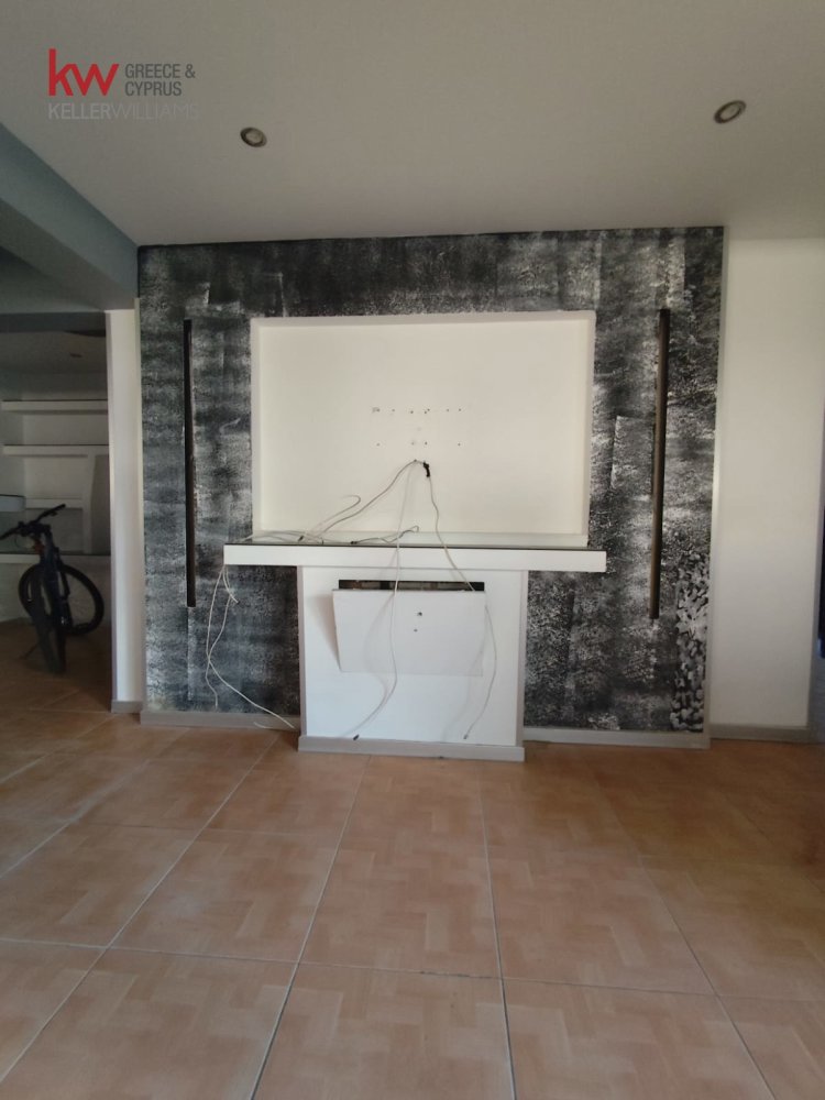 5 bedrooms Villa in Latsia, Nicosia, Cyprus No. 40574