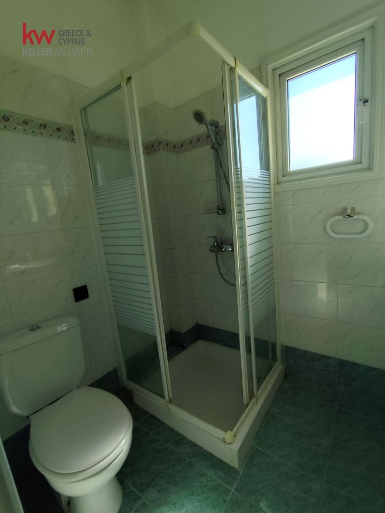 5 bedrooms Villa in Latsia, Nicosia, Cyprus No. 40574