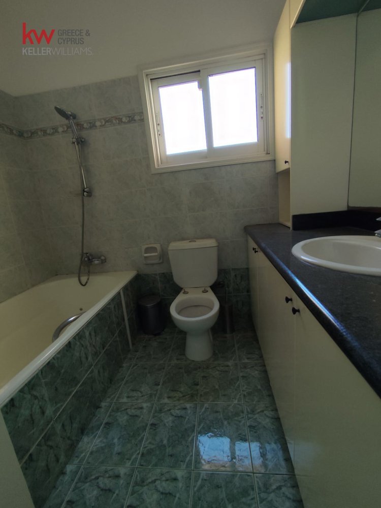 5 bedrooms Villa in Latsia, Nicosia, Cyprus No. 40574