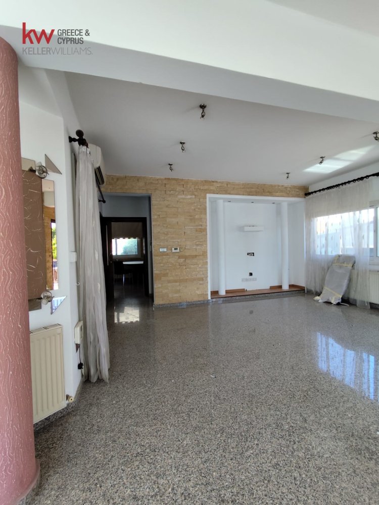 5 bedrooms Villa in Latsia, Nicosia, Cyprus No. 40574