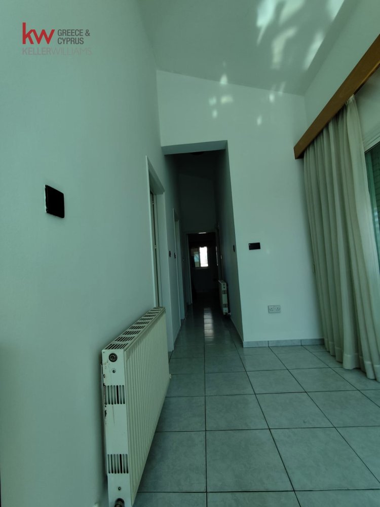 5 bedrooms Villa in Latsia, Nicosia, Cyprus No. 40574