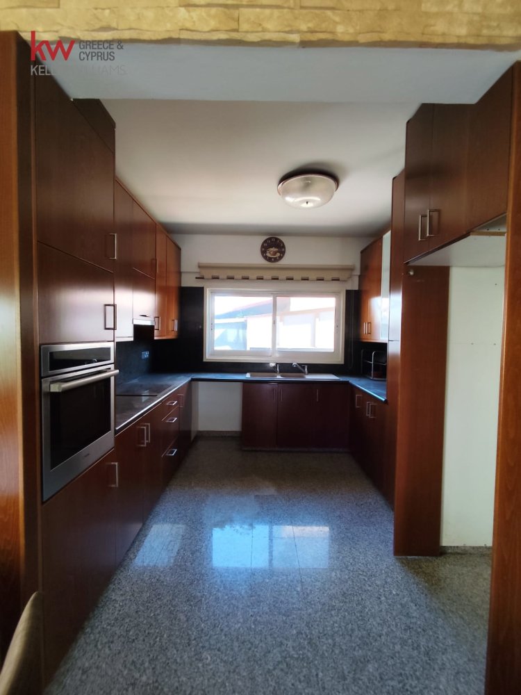 5 bedrooms Villa in Latsia, Nicosia, Cyprus No. 40574